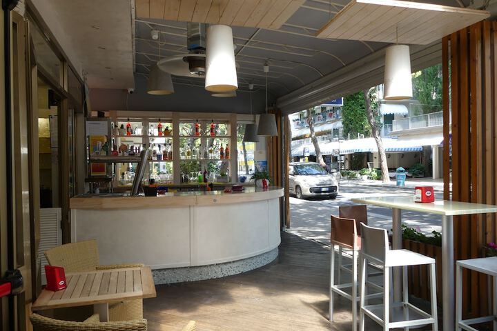 Lounge 41 of 45