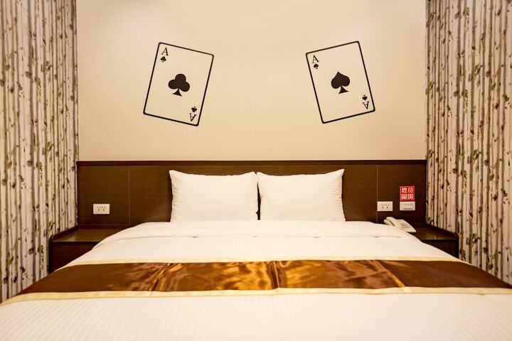 Room 12 of 65