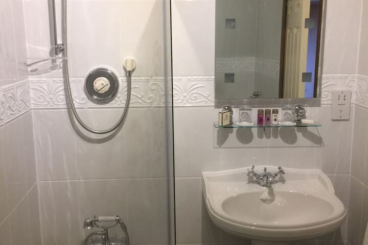 Room 42 of 76