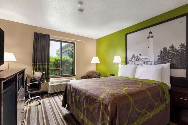 1 Queen Bed (8 of 24)