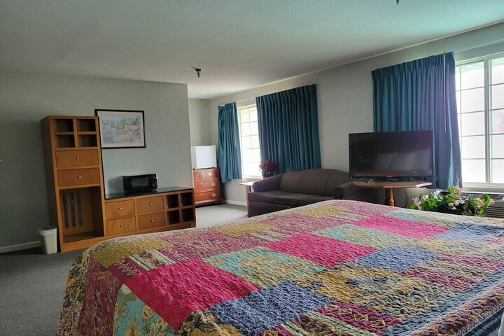 Deluxe King Bed (9 of 9)