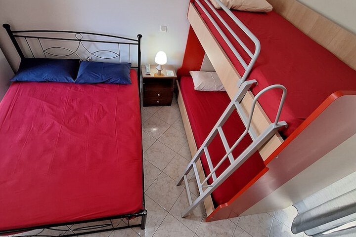 Room 42 of 116
