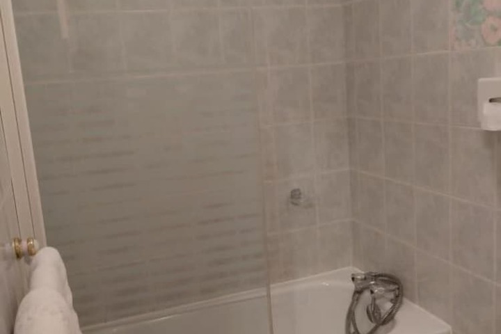 Room 32 of 41