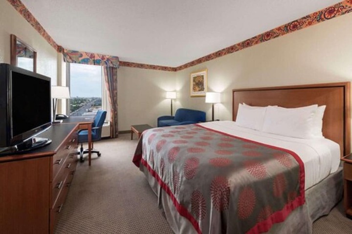 Room 6 of 22
