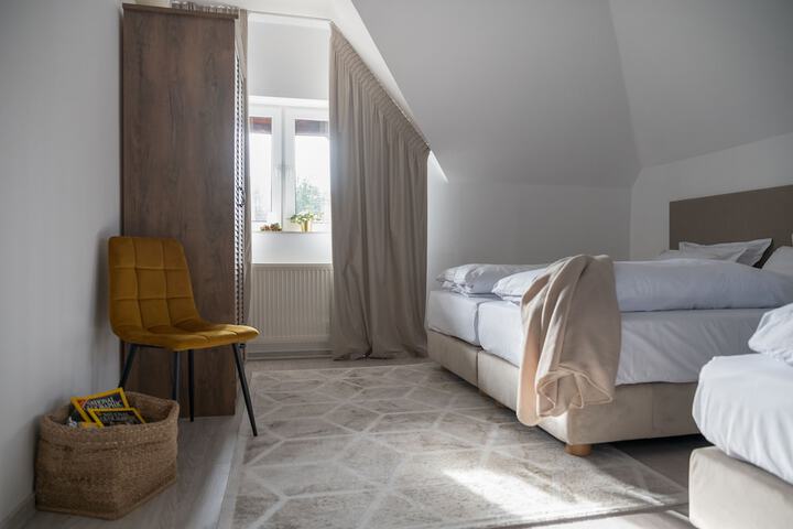 Room 9 of 65