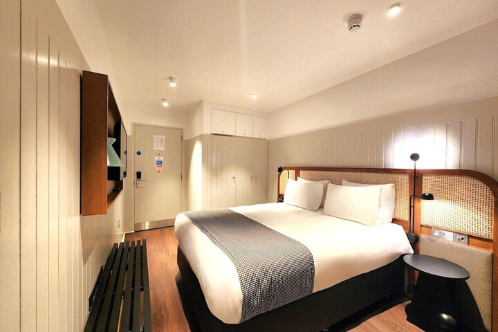 Room 20 of 65