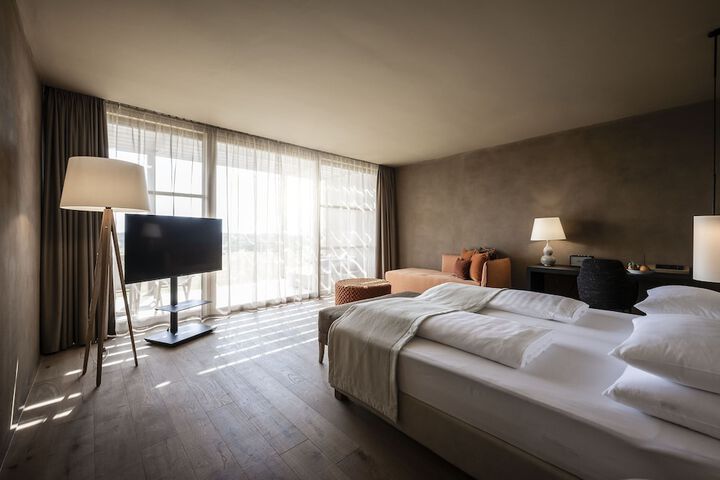 Room 10 of 42