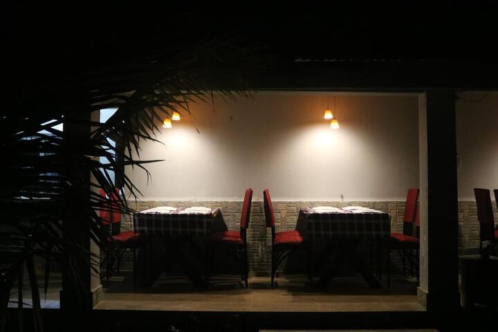 Dining 17 of 38