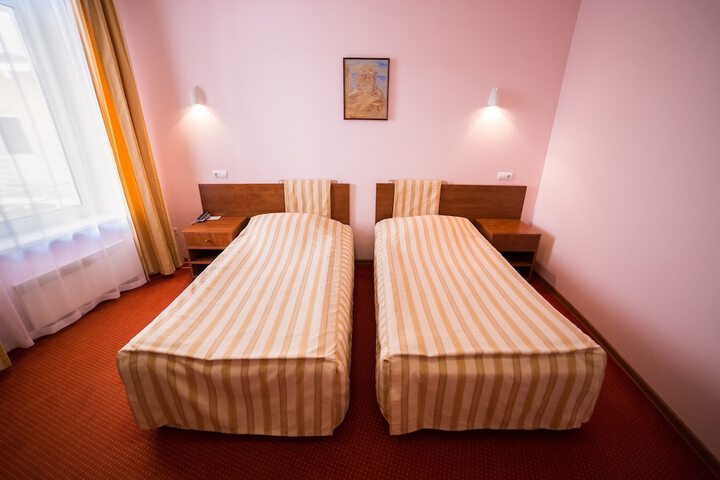 Room 6 of 50