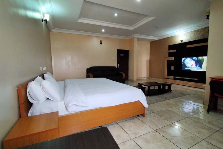 Room 14 of 38