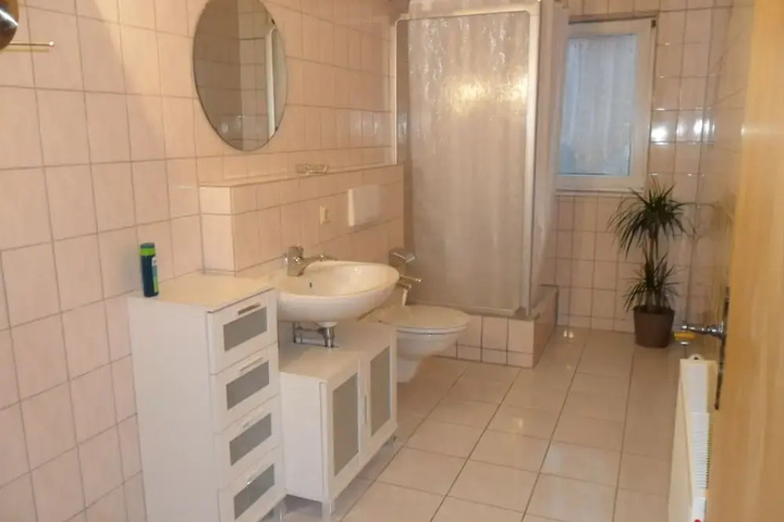 Room 4 of 12