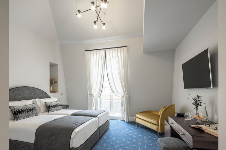 Room 14 of 64