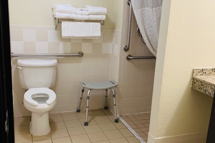2 Queen Beds Accessible (12 of 70)