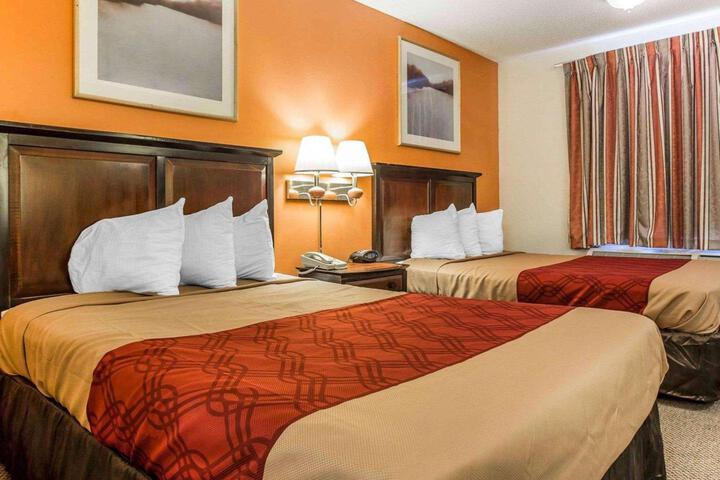 2 Double Beds (3 of 7)