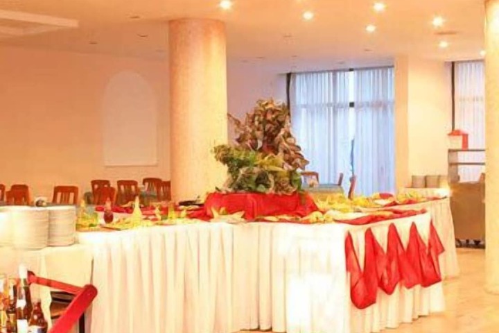 Ballroom/Hall 27 of 41