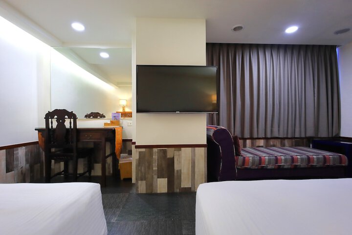 Room 33 of 74