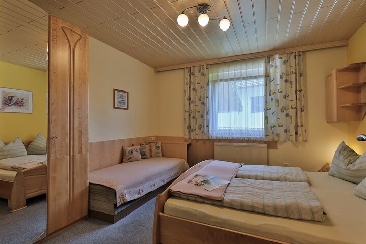 Room 15 of 87