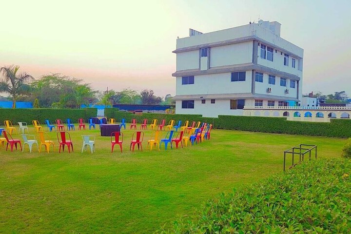 Hotel Exterior 15 of 15