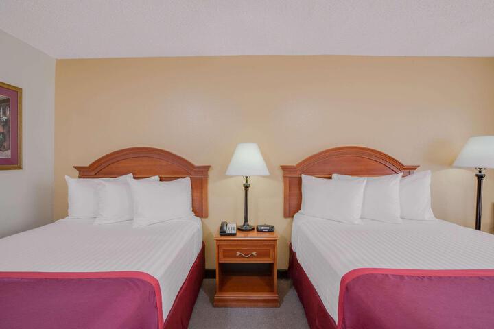 1 Double Bed Mobility Accessible (13 of 15)