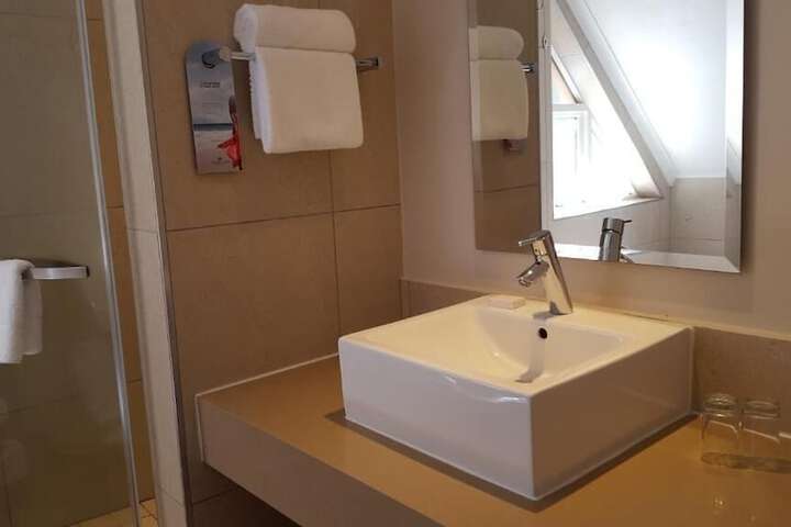 Room 5 of 15
