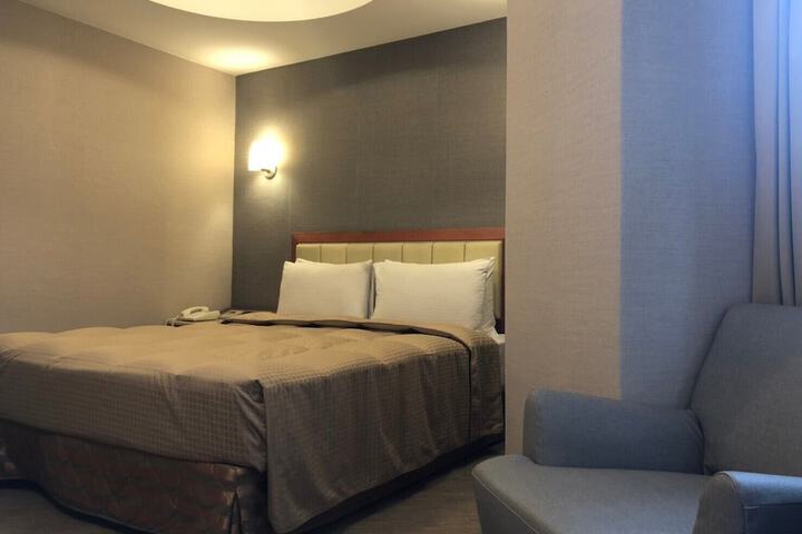 Room 28 of 80