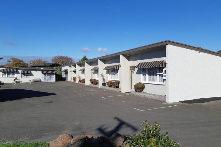 Hotel Exterior 25 of 26