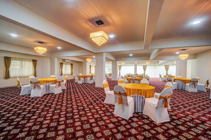 Ballroom/Hall 24 of 31
