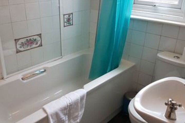 Room 2 of 18