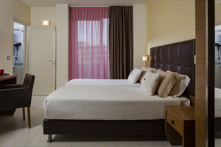 Room 21 of 48