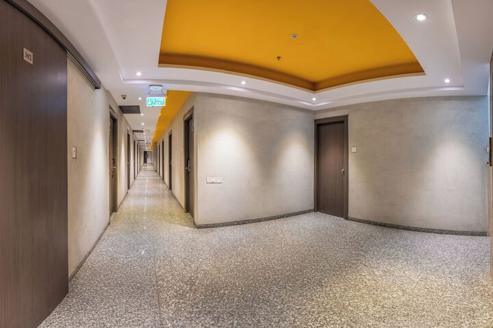 Ballroom/Hall 18 of 20