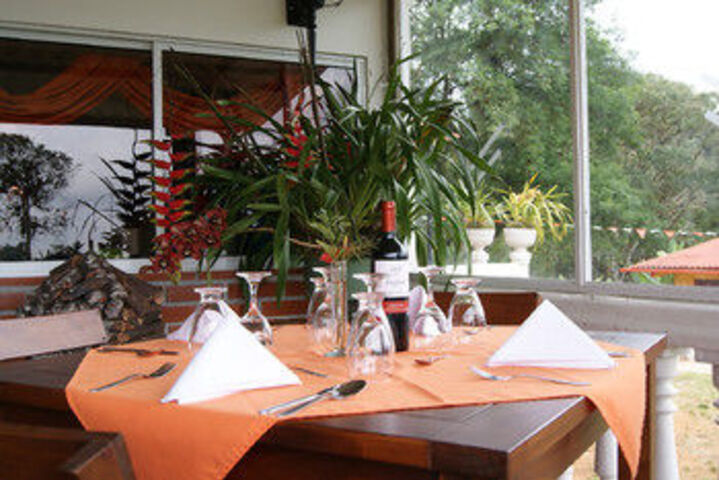 Dining 22 of 24