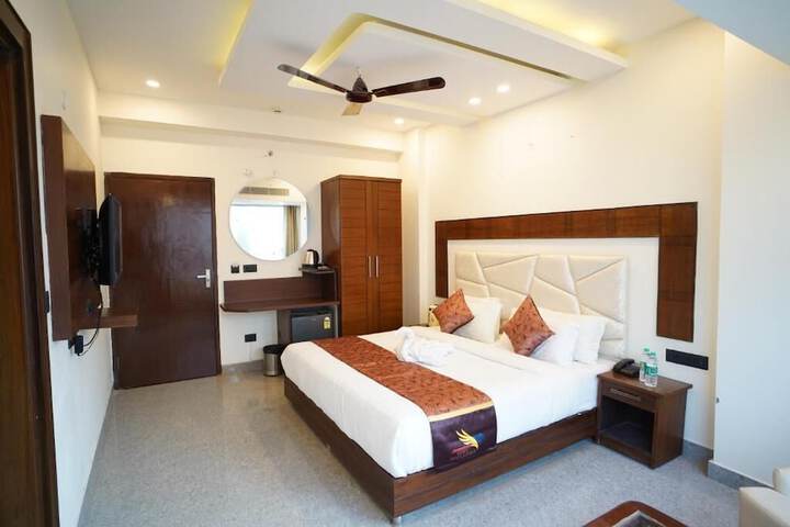Room 4 of 17