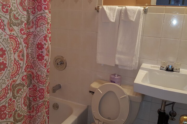Room 16 of 23