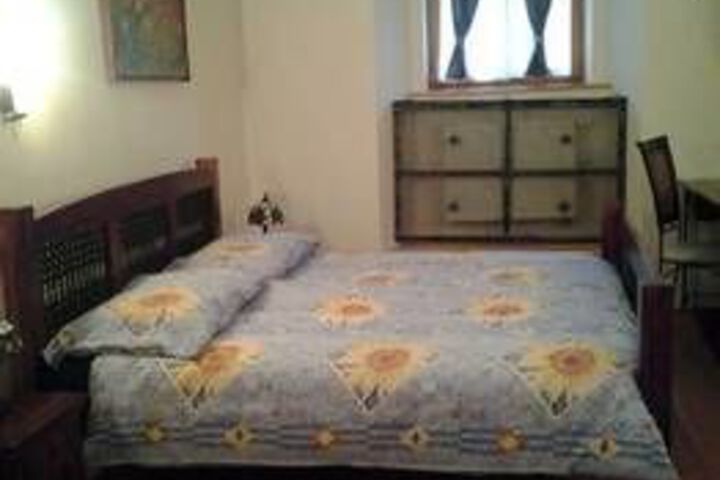 Room 11 of 28