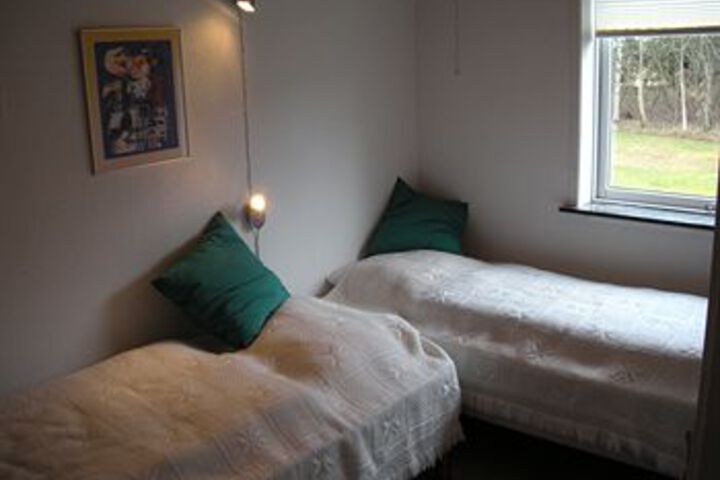 Room 10 of 27