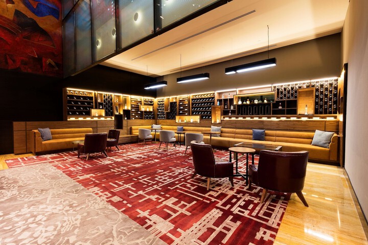 Entrance & Lobby