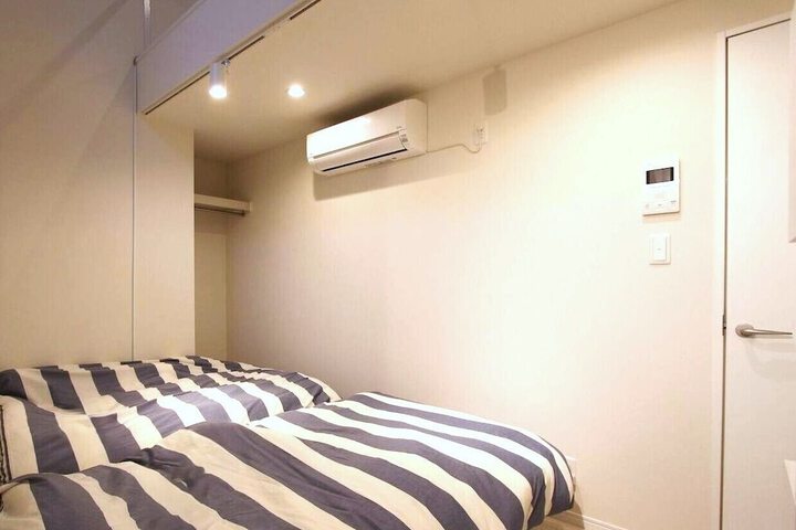 Room 30 of 143