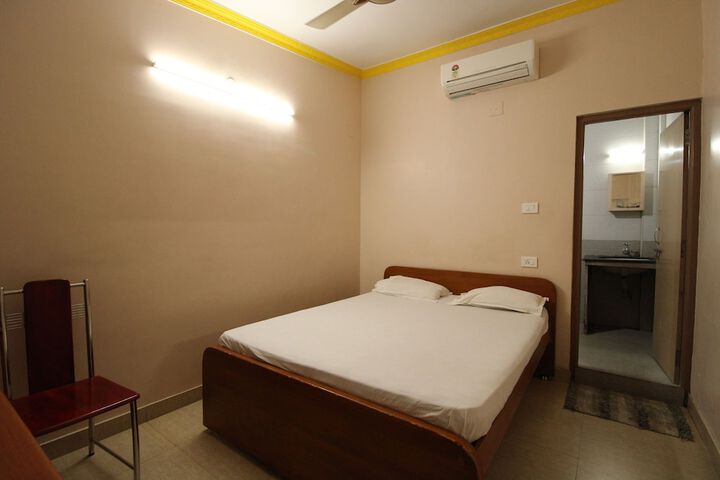 Room 9 of 31