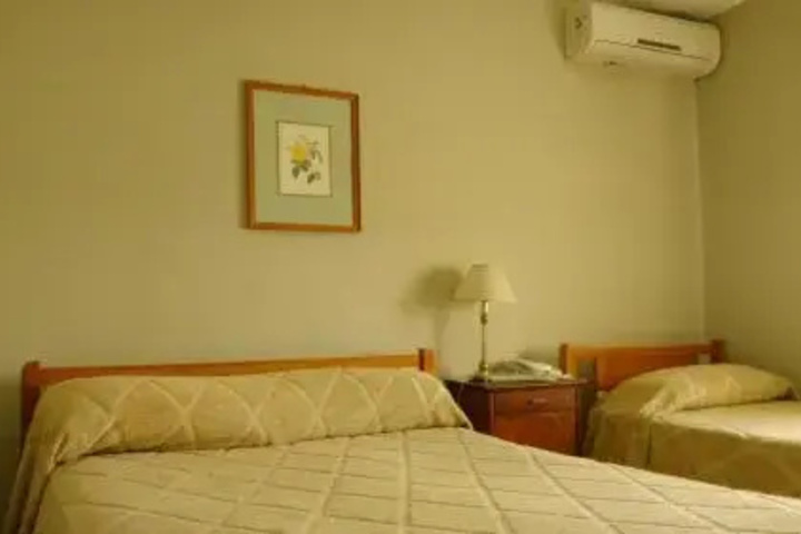 Room 6 of 14