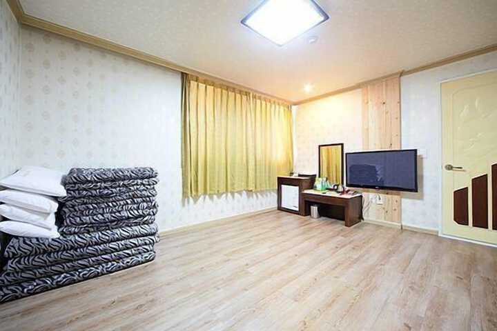 Room 15 of 31