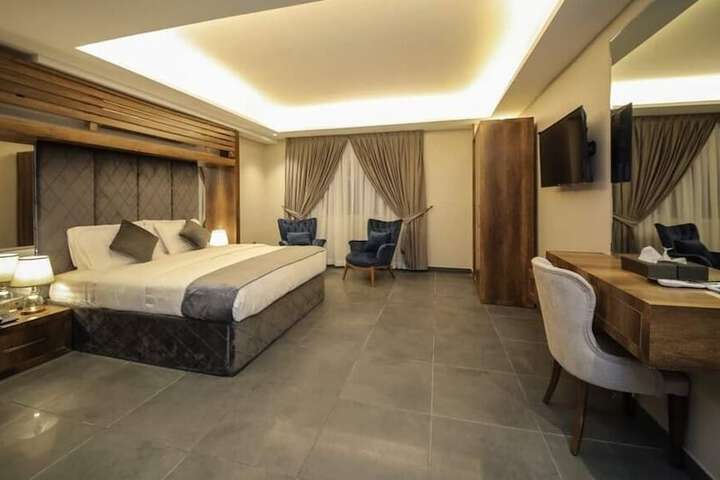 Room 7 of 28