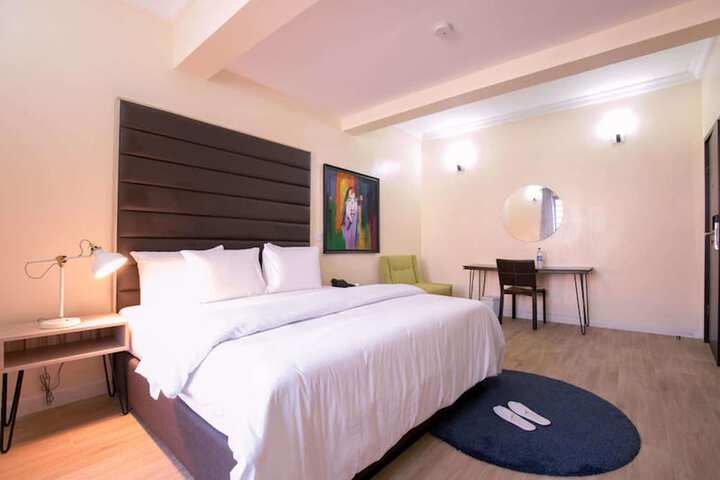 Room 9 of 22