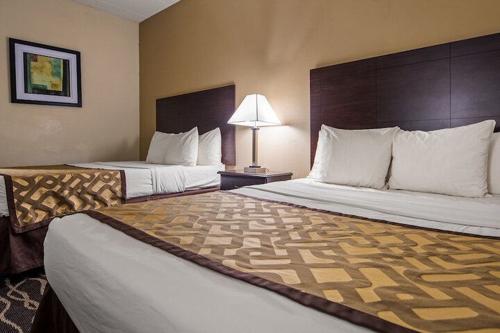 2 Queen Beds (2 of 12)
