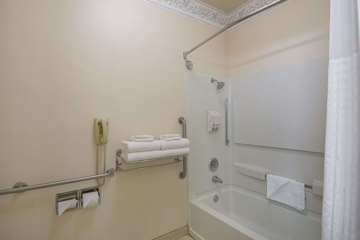 2 Double Beds (10 of 15)