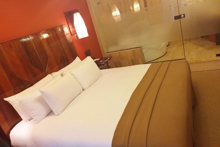 Room 17 of 49