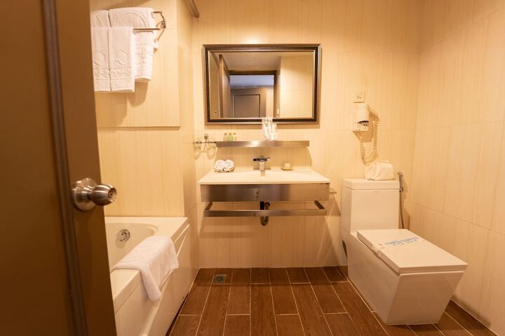 Clean Restrooms
