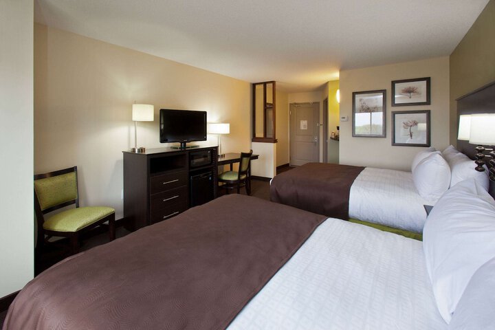 2 Queen Beds (5 of 14)