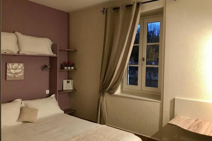 Room 5 of 18