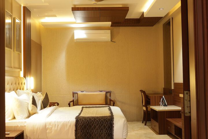 Room 9 of 65