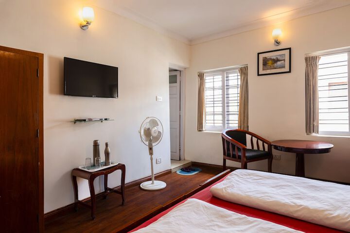 Room 8 of 40